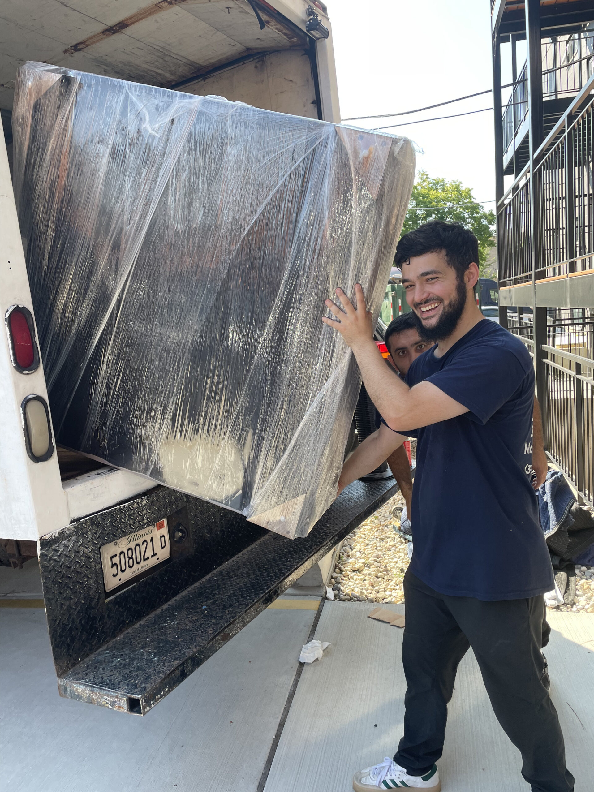 Sweet Home Movers Chicago Movers Loading and Unloading Items